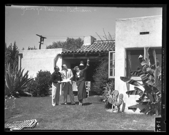 LA Times - 1935 Amelia Earhard outisde her home in Toluca Lake California - Home History