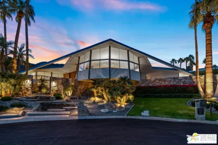 Elvis & Priscilla’s Honeymoon House (Palm Springs, CA) 